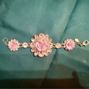 EUC Express Stunning Vintage Pink Rose and Gold Crystal Bracelet